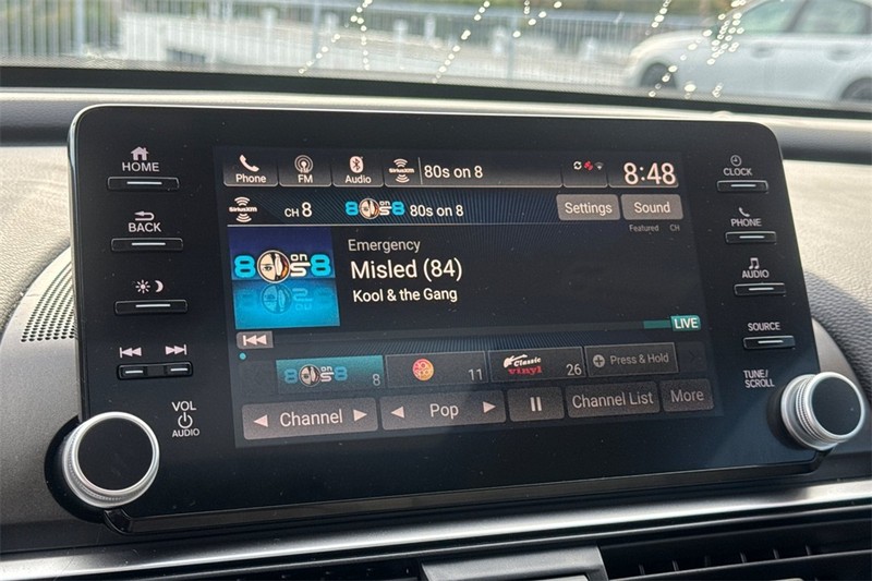 Honda Accord Sedan Vehicle Full-screen Gallery Image 16