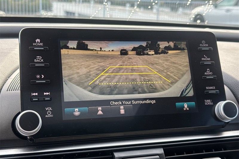 Honda Accord Sedan Vehicle Full-screen Gallery Image 17