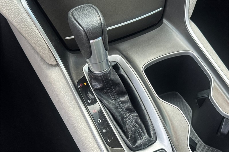 Honda Accord Sedan Vehicle Full-screen Gallery Image 19