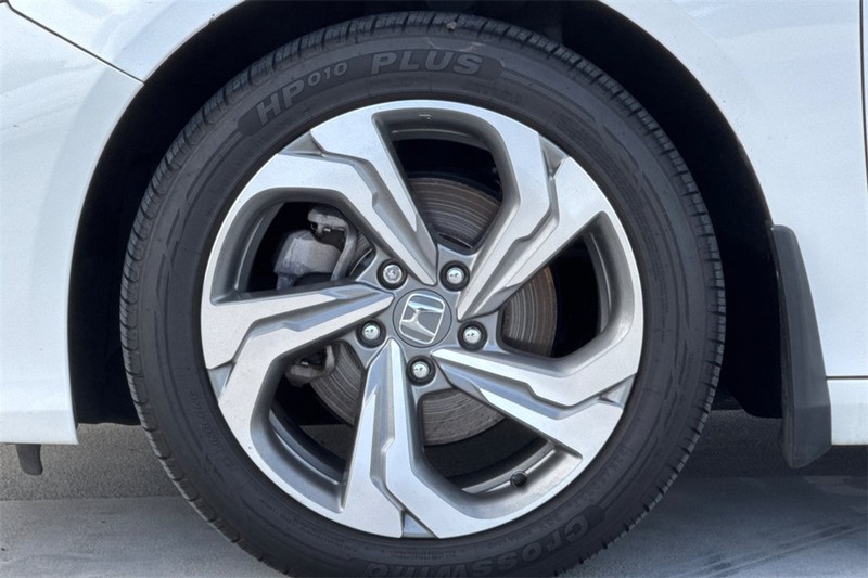 Honda Accord Sedan Vehicle Full-screen Gallery Image 24