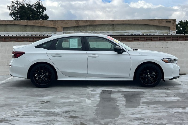 Honda Civic Sedan Hybrid Vehicle Full-screen Gallery Image 02