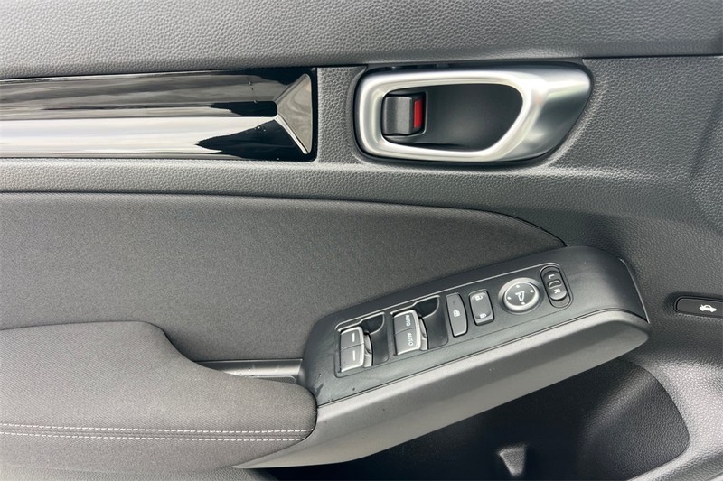 Honda Civic Sedan Hybrid Vehicle Full-screen Gallery Image 10