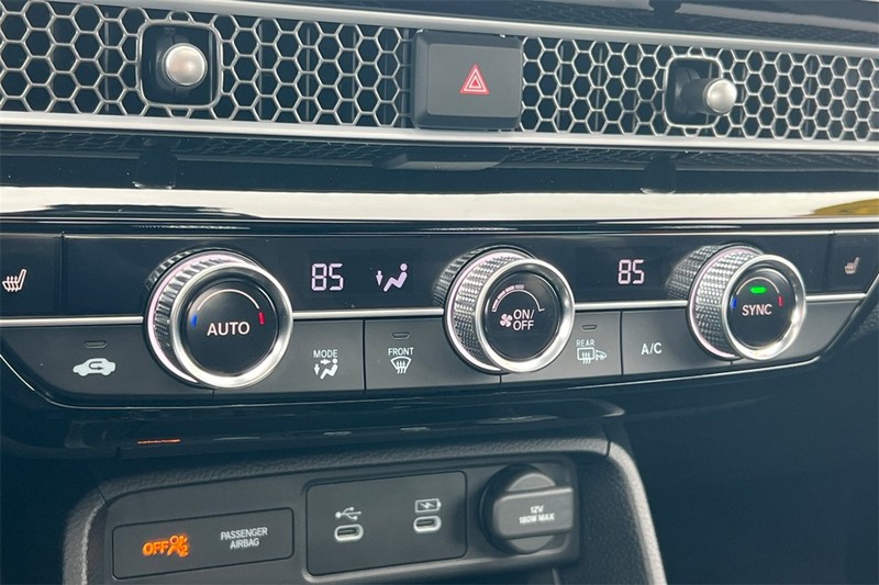 Honda Civic Sedan Hybrid Vehicle Full-screen Gallery Image 18