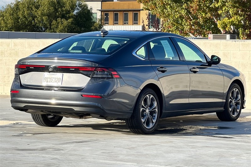 Honda Accord Sedan Vehicle Full-screen Gallery Image 03