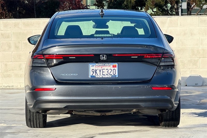 Honda Accord Sedan Vehicle Full-screen Gallery Image 04