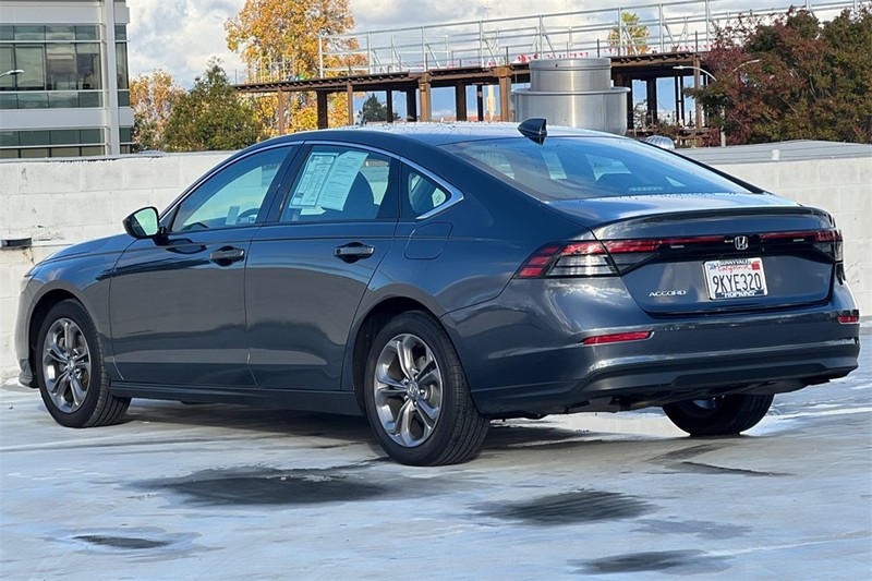 Honda Accord Sedan Vehicle Full-screen Gallery Image 05