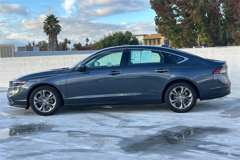 Honda Accord Sedan Vehicle Full-screen Gallery Image 06