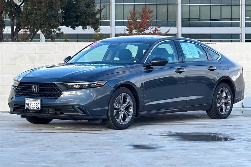 Honda Accord Sedan Vehicle Full-screen Gallery Image 07