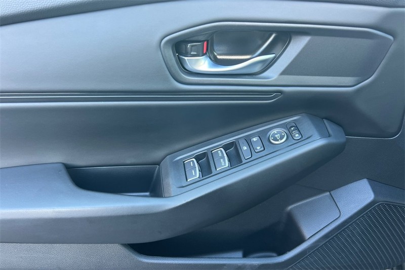 Honda Accord Sedan Vehicle Full-screen Gallery Image 10