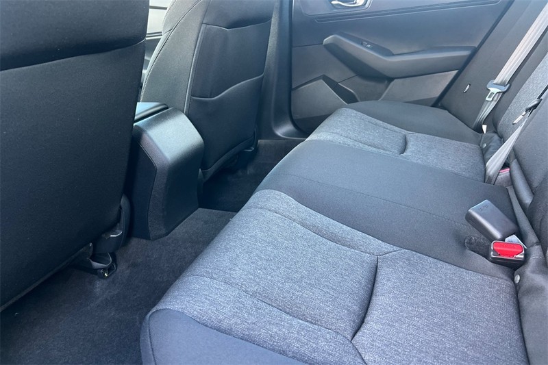 Honda Accord Sedan Vehicle Full-screen Gallery Image 11