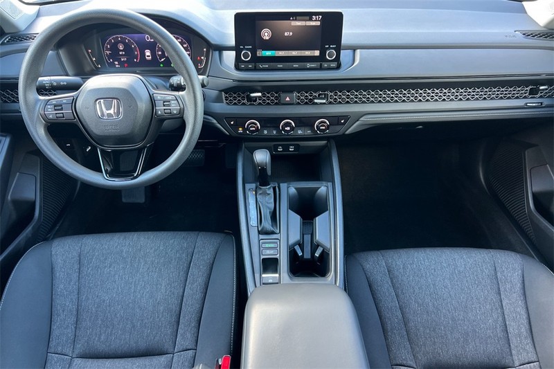 Honda Accord Sedan Vehicle Full-screen Gallery Image 12