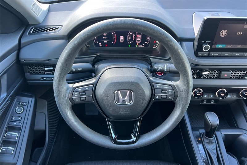 Honda Accord Sedan Vehicle Full-screen Gallery Image 13