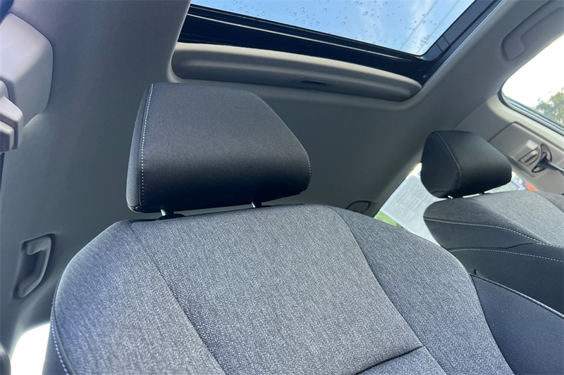 Honda Accord Sedan Vehicle Full-screen Gallery Image 15