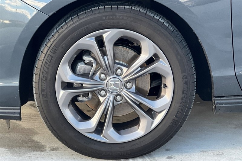 Honda Accord Sedan Vehicle Full-screen Gallery Image 24