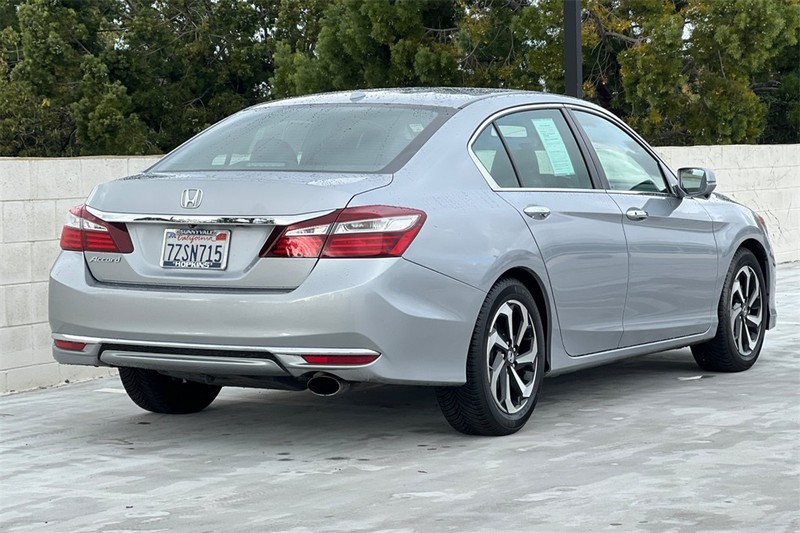 Honda Accord Sedan Vehicle Full-screen Gallery Image 03