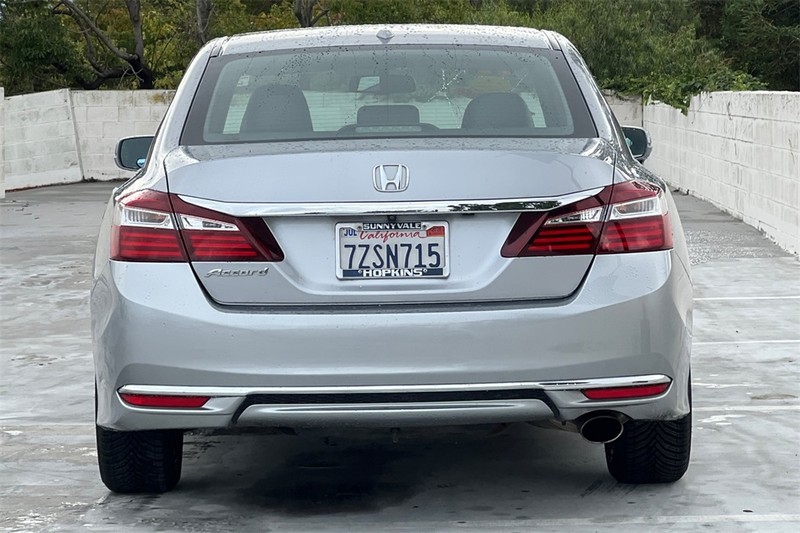 Honda Accord Sedan Vehicle Full-screen Gallery Image 04