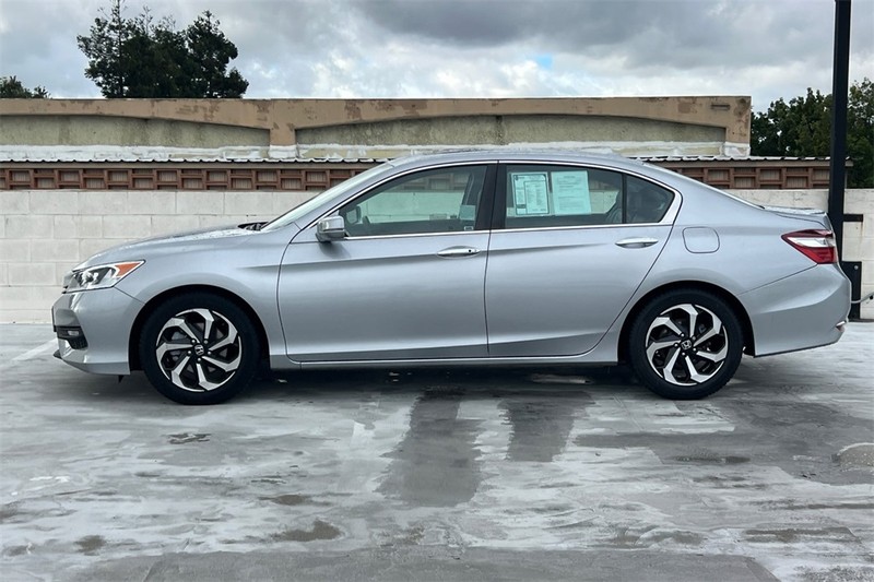 Honda Accord Sedan Vehicle Full-screen Gallery Image 06