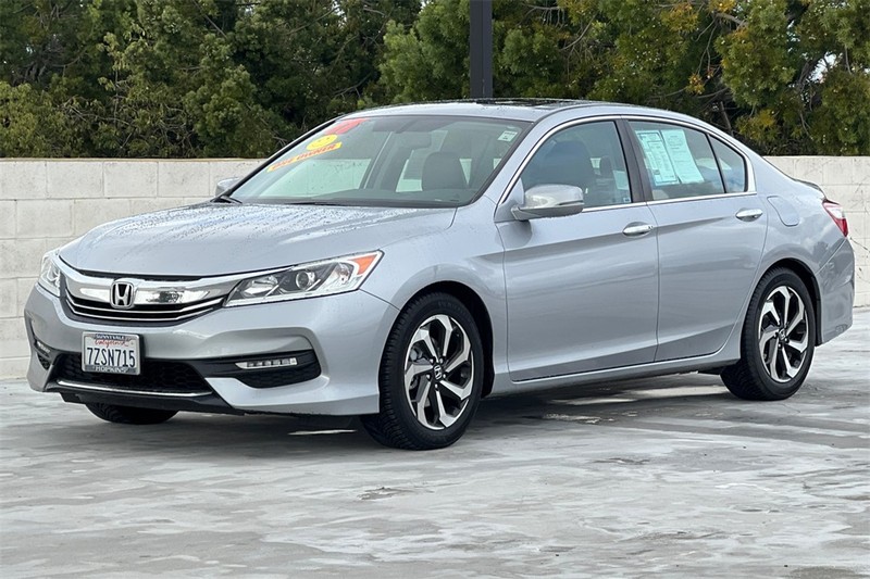 Honda Accord Sedan Vehicle Full-screen Gallery Image 07