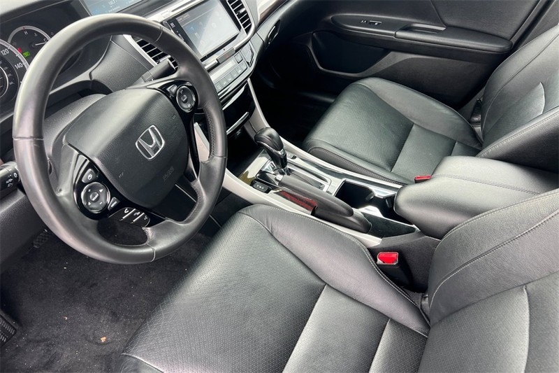 Honda Accord Sedan Vehicle Full-screen Gallery Image 09