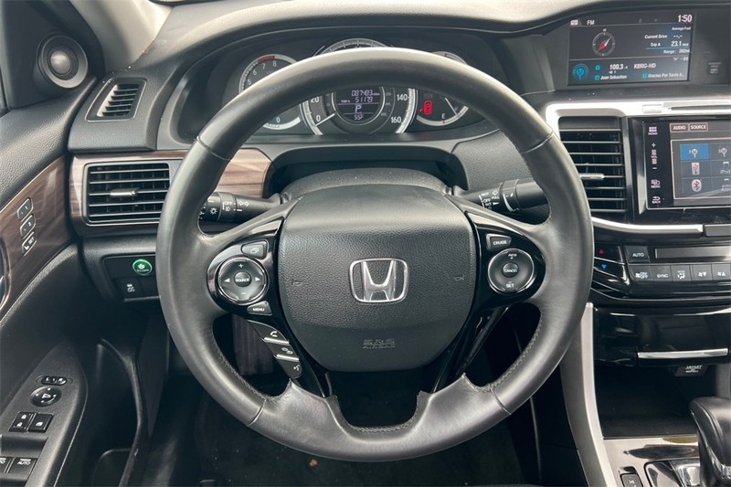 Honda Accord Sedan Vehicle Full-screen Gallery Image 13