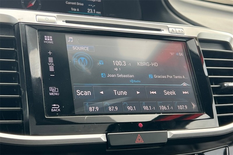 Honda Accord Sedan Vehicle Full-screen Gallery Image 16