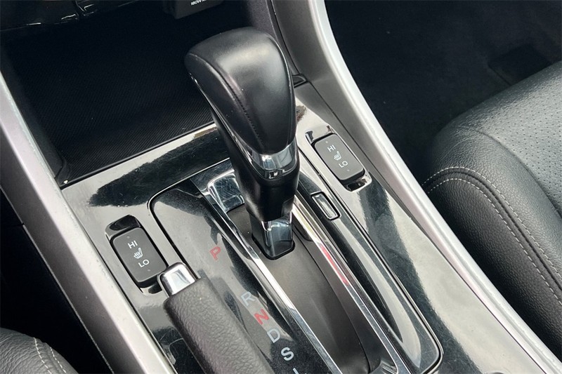 Honda Accord Sedan Vehicle Full-screen Gallery Image 19