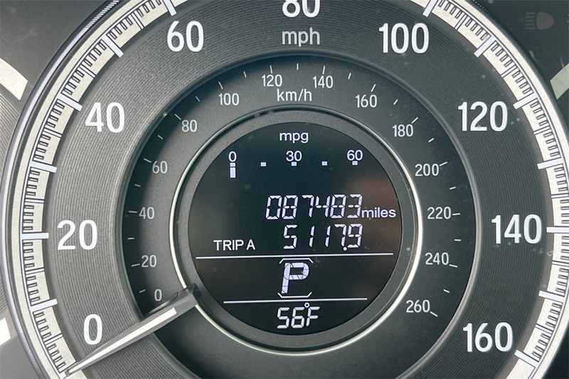 Honda Accord Sedan Vehicle Full-screen Gallery Image 23