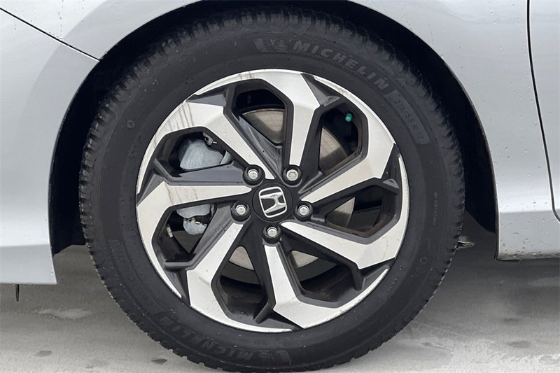 Honda Accord Sedan Vehicle Full-screen Gallery Image 24