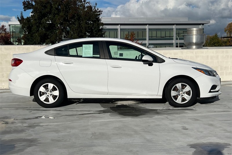 Chevrolet Cruze Vehicle Full-screen Gallery Image 02
