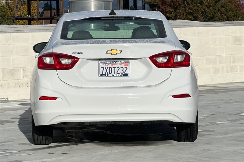 Chevrolet Cruze Vehicle Full-screen Gallery Image 04