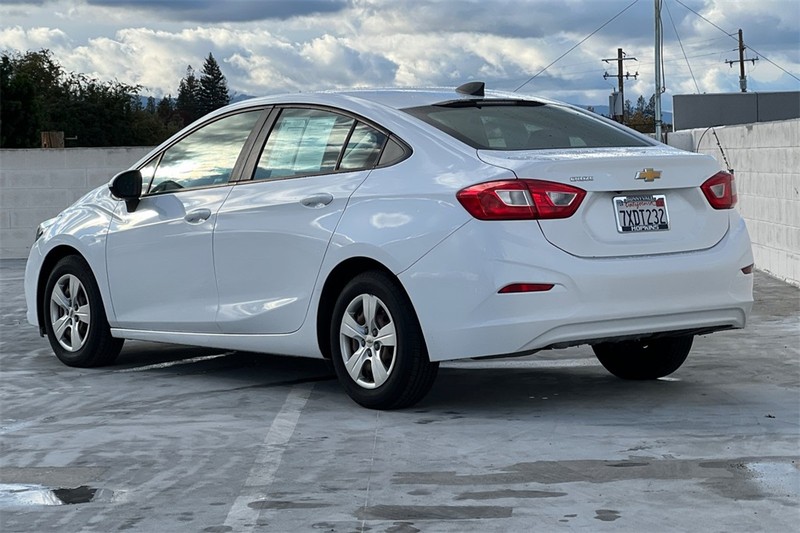Chevrolet Cruze Vehicle Full-screen Gallery Image 05