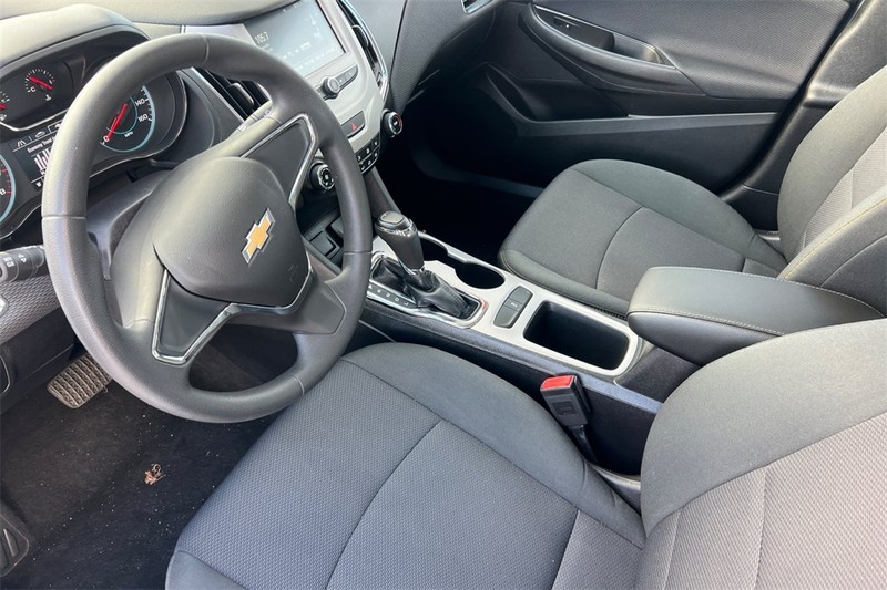 Chevrolet Cruze Vehicle Full-screen Gallery Image 09