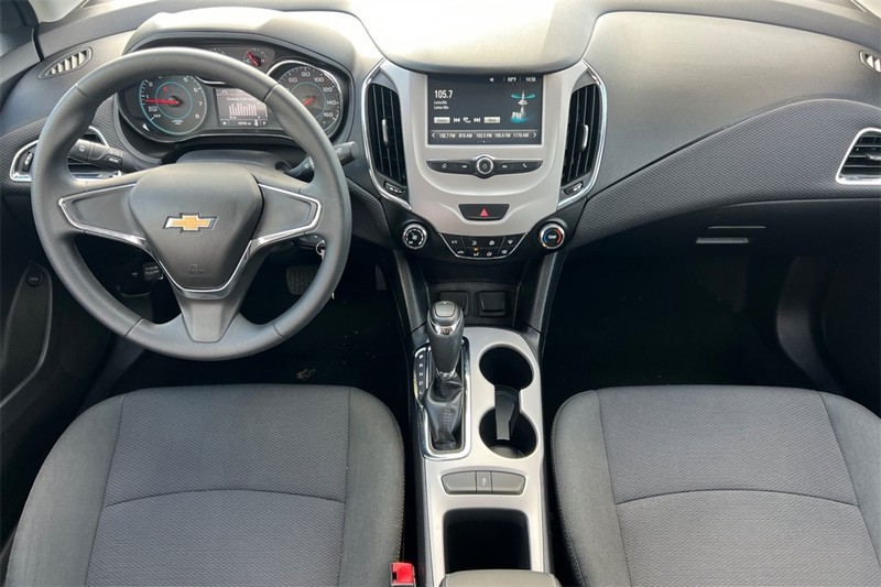 Chevrolet Cruze Vehicle Full-screen Gallery Image 12