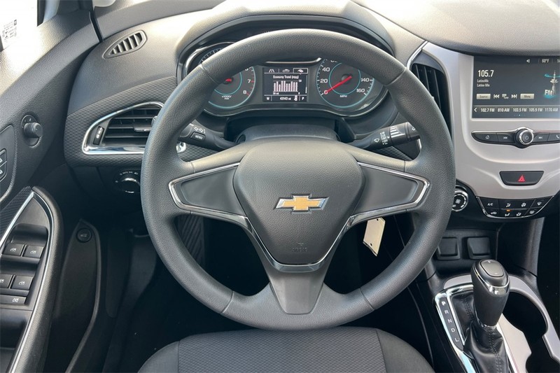Chevrolet Cruze Vehicle Full-screen Gallery Image 13