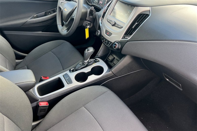 Chevrolet Cruze Vehicle Full-screen Gallery Image 14