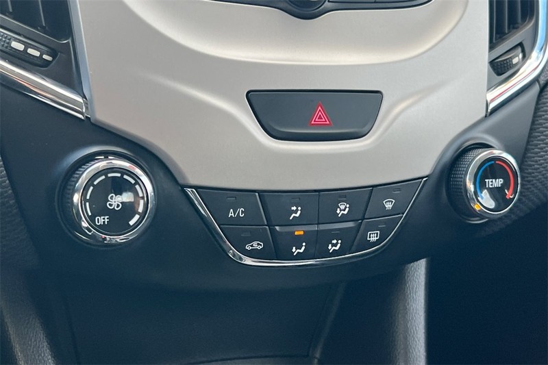 Chevrolet Cruze Vehicle Full-screen Gallery Image 18