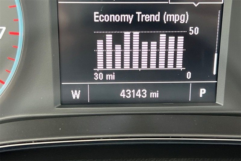 Chevrolet Cruze Vehicle Full-screen Gallery Image 22