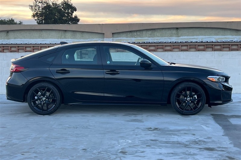 Honda Civic Hatchback Hybrid Vehicle Full-screen Gallery Image 03