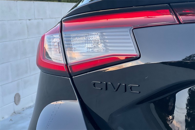 Honda Civic Hatchback Hybrid Vehicle Full-screen Gallery Image 06