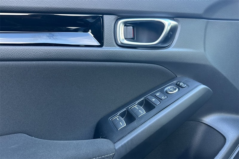 Honda Civic Hatchback Hybrid Vehicle Full-screen Gallery Image 08