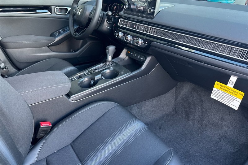 Honda Civic Hatchback Hybrid Vehicle Full-screen Gallery Image 12