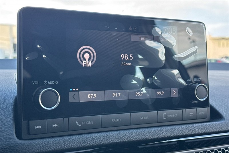 Honda Civic Hatchback Hybrid Vehicle Full-screen Gallery Image 14