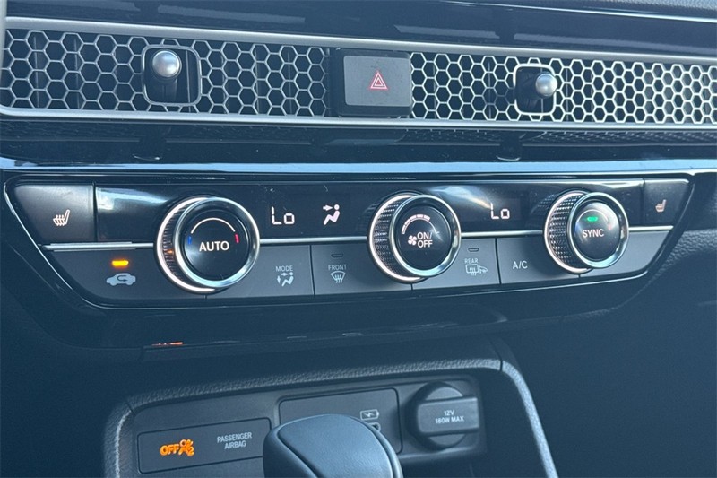 Honda Civic Hatchback Hybrid Vehicle Full-screen Gallery Image 16