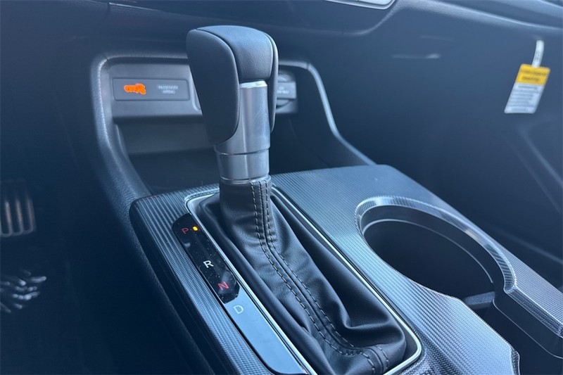 Honda Civic Hatchback Hybrid Vehicle Full-screen Gallery Image 17