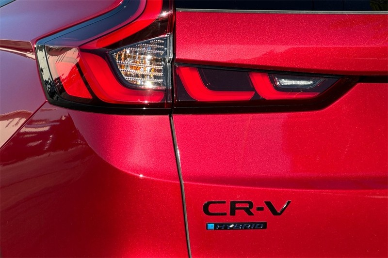 Honda CR-V Hybrid Vehicle Full-screen Gallery Image 06