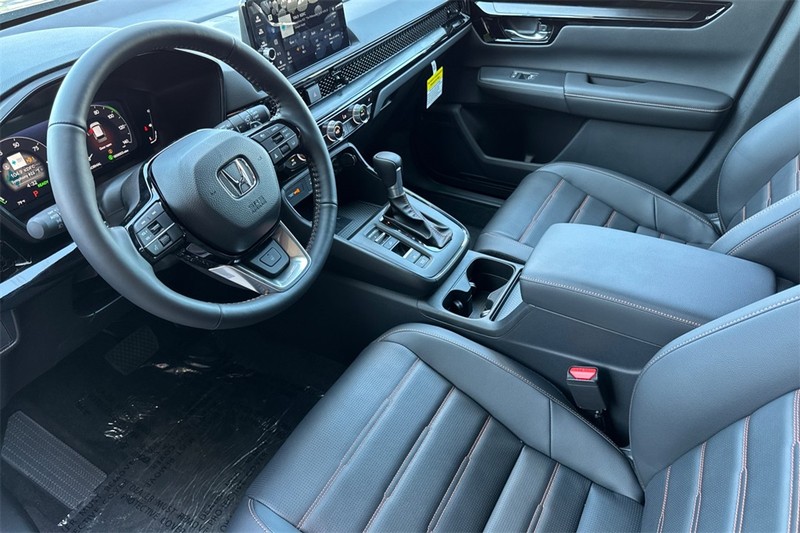 Honda CR-V Hybrid Vehicle Full-screen Gallery Image 07