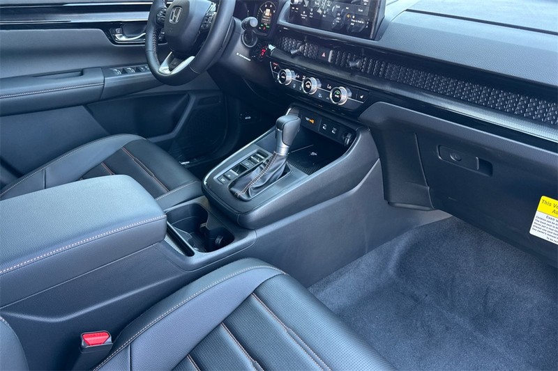 Honda CR-V Hybrid Vehicle Full-screen Gallery Image 13