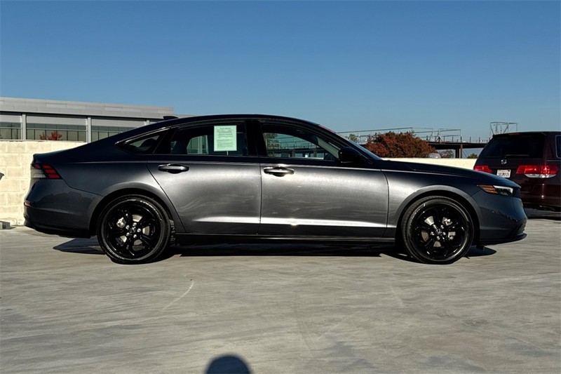 Honda Accord Sedan Vehicle Full-screen Gallery Image 02