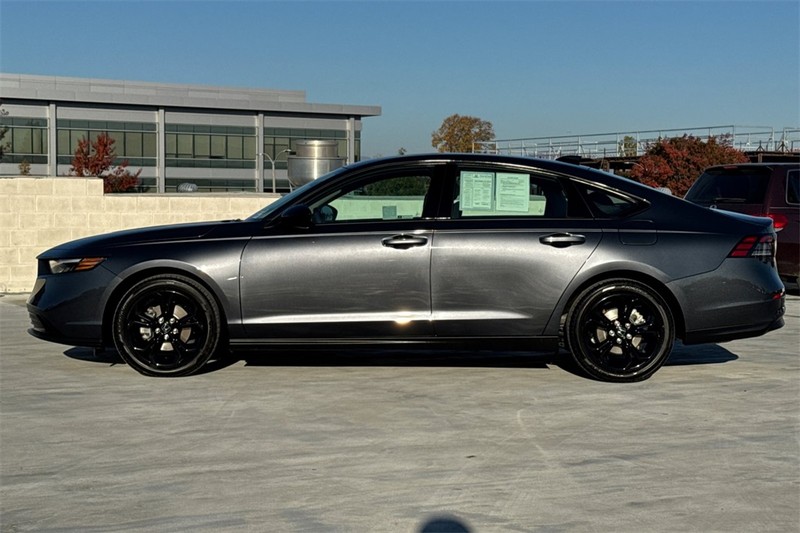 Honda Accord Sedan Vehicle Full-screen Gallery Image 06