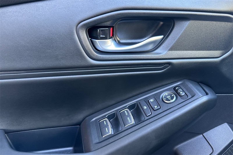 Honda Accord Sedan Vehicle Full-screen Gallery Image 10